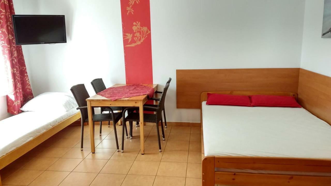 Pod Filarami Pobierowo Hotel Eksteriør billede